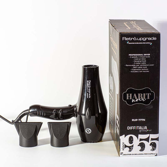 Phon nero con due convogliatori d'aria in primo piano e cartone esterno del phon posizionato sulla destra.