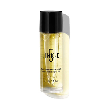Flacone trasparente con tappo nero da 30ml.