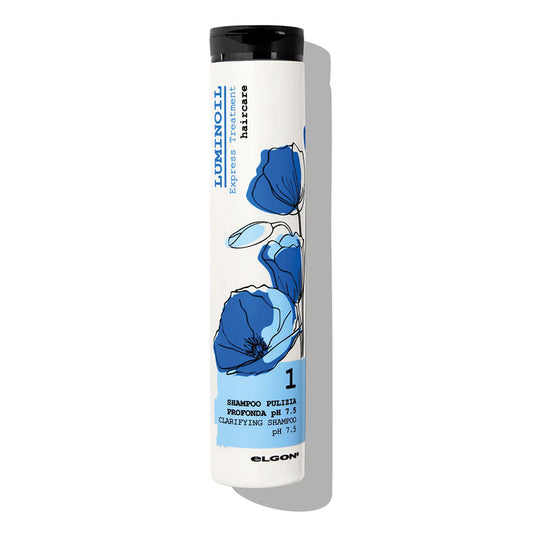 Shampoo alcalino per una pulizia profonda. Ottimo da utilizzare prima dei trattamenti tecnici quali colorazioni e stirature. Flacone bianco con tappo nero, tema floreale