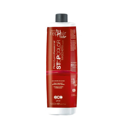 Bottiglia di shampoo bianca con scritte rosse e tappo a vite nero.
