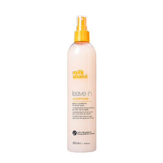 Flacone semitrasparente con tappo spray giallo e cappuccio in plastica.